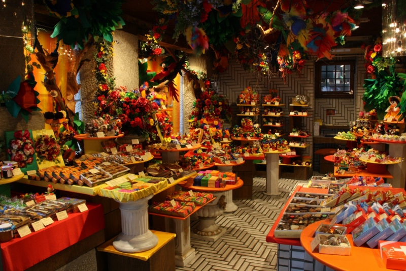 boutique-LE BOURGUET-min_candy_store_chocolate_shop_chocolate_switzerland-393515