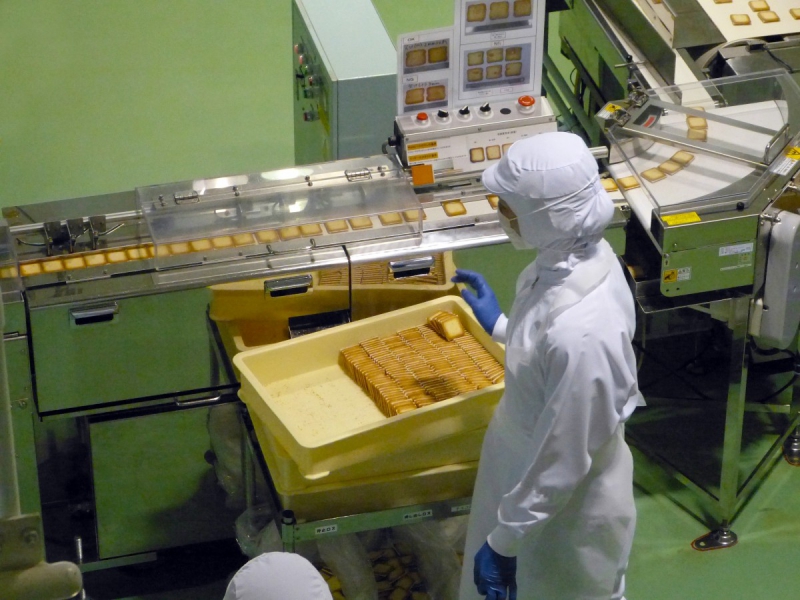 boutique-LE BOURGUET-min_japan_sapporo_chocolate_factory_label_packaging_cookie_machine_operator-961505